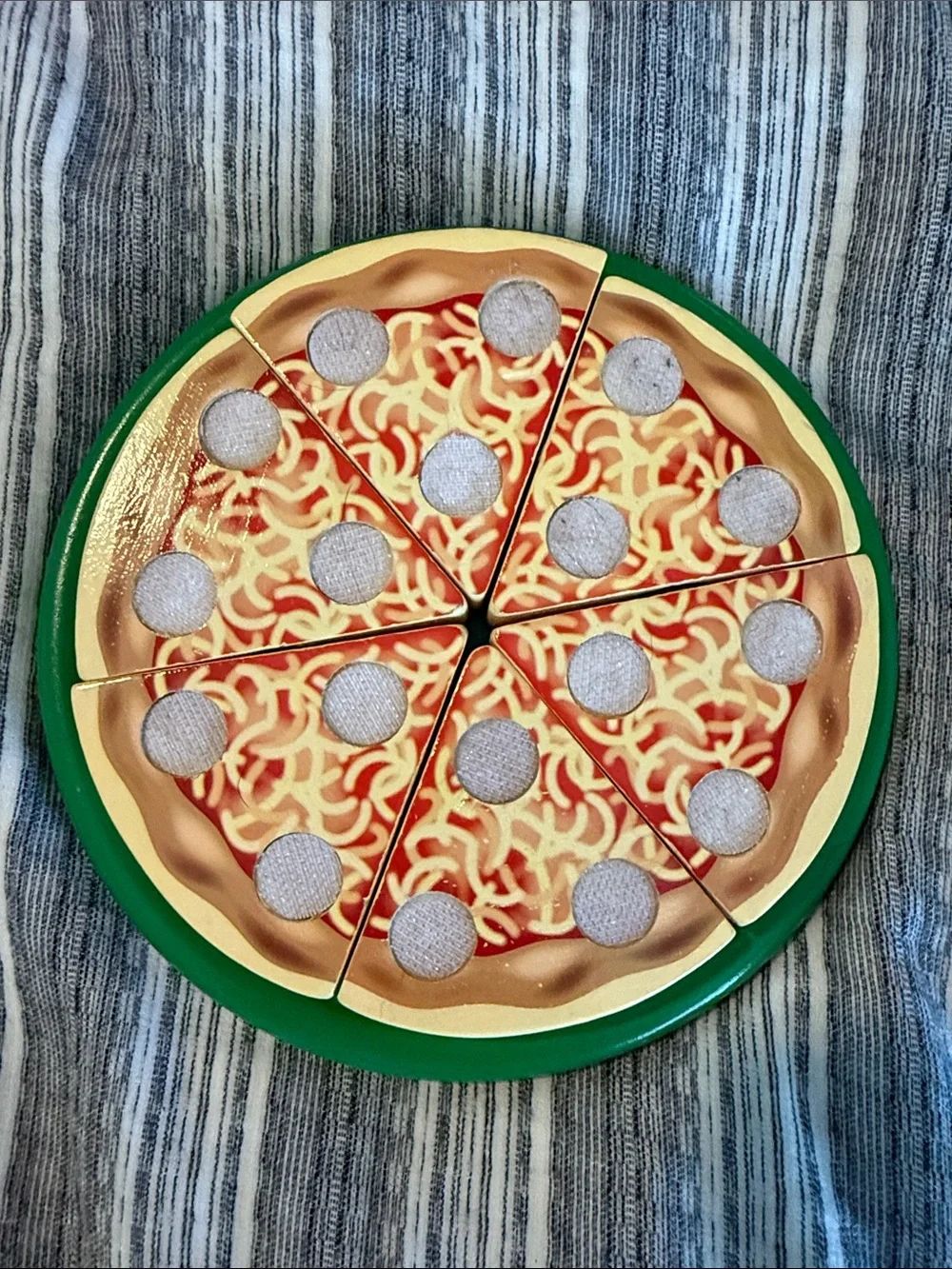 Melissa & Doug Wooden Pizza Party Play Set with Red and Green Accents